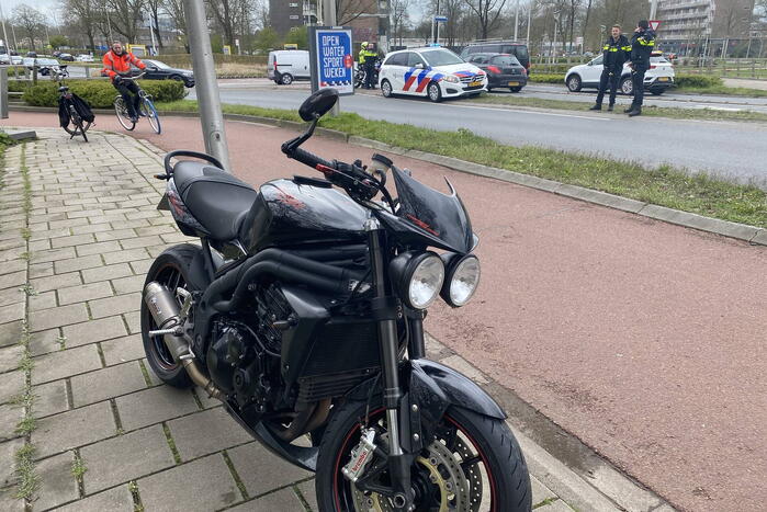 Motorrijder gaat hard onderuit