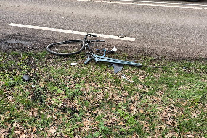 Fiets in stukken bij aanrijding met motor