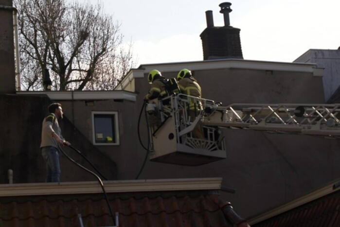 Brandweer ingezet voor dakbrand in binnenstad