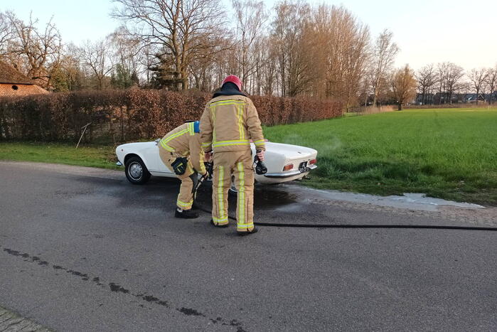 Rookontwikkeling door vastgelopen remmen bij old timer