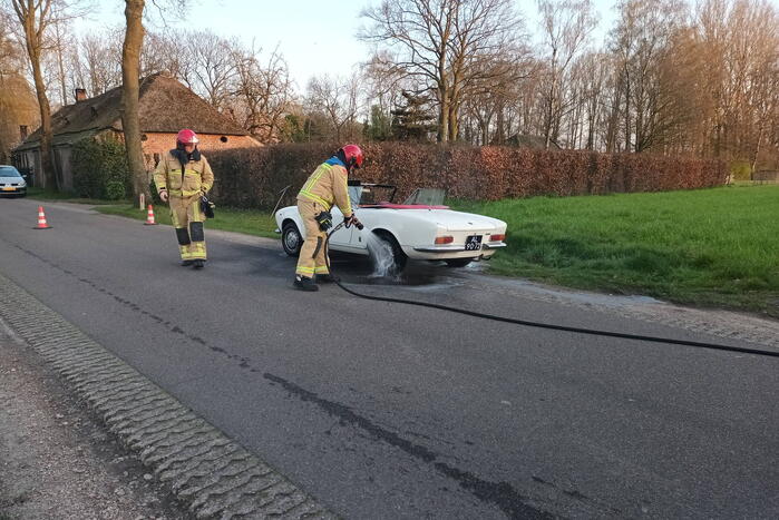 Rookontwikkeling door vastgelopen remmen bij old timer