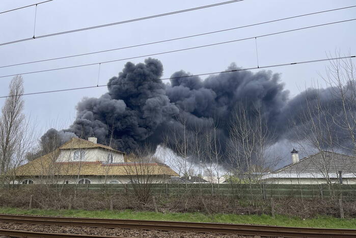 Zeer grote brand verwoest bedrijfspand