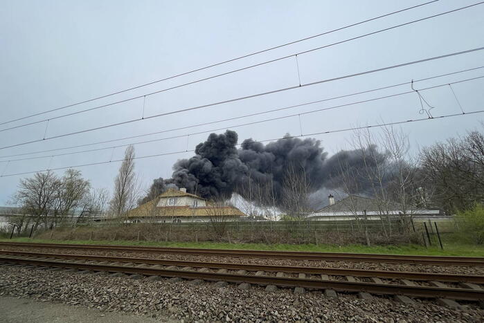 Zeer grote brand verwoest bedrijfspand