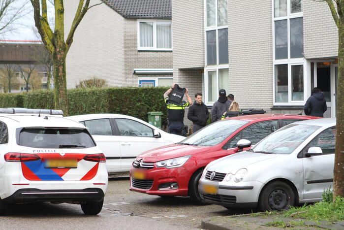 Dader op de vlucht na woningoverval
