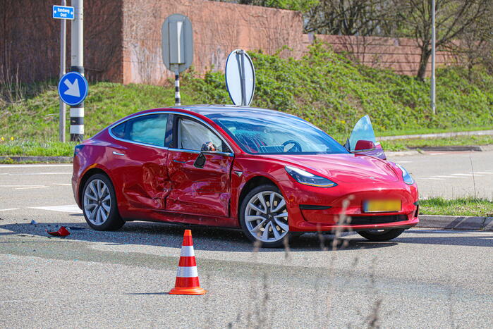 Forse schade bij botsing op kruising