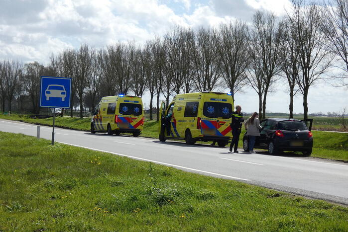 Traumahelikopter landt naast snelweg