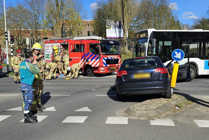 Zwaargewonde na aanrijding met lijnbus