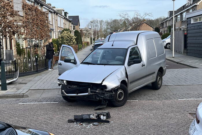 Schade na ongeval op kruising