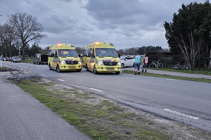 Meerdere wielrenners gewond naar ziekenhuis