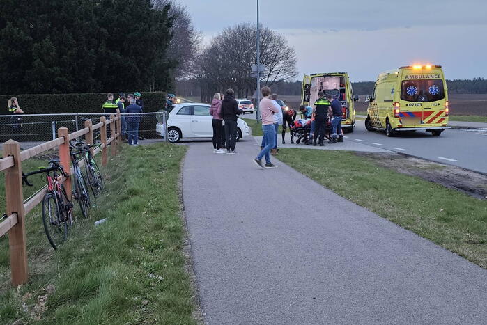 Meerdere wielrenners gewond naar ziekenhuis