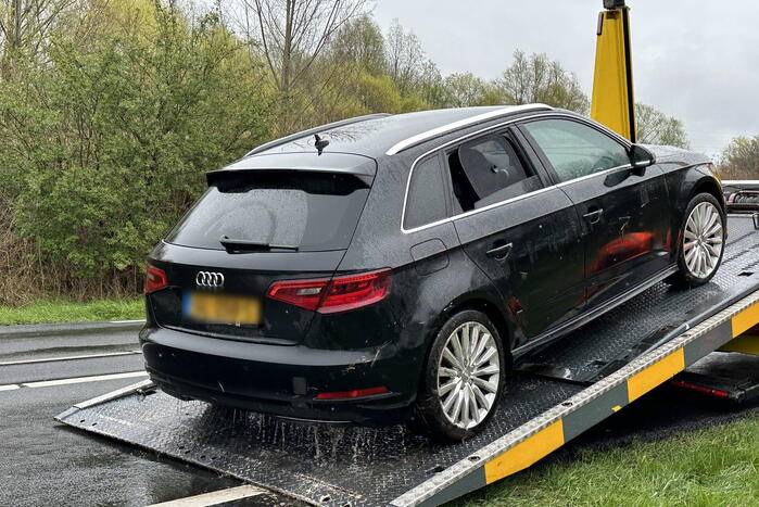 Auto raakt van de weg in belandt in sloot