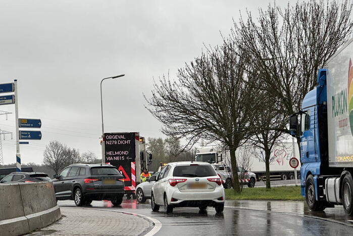 Auto raakt van de weg in belandt in sloot