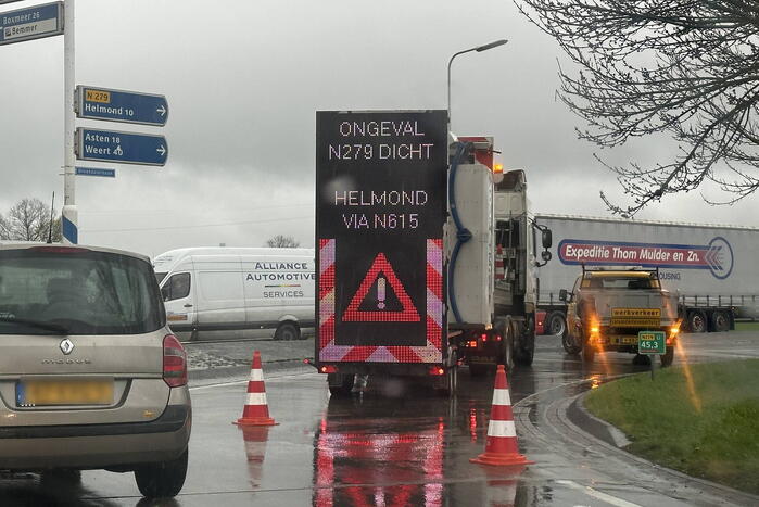 Auto raakt van de weg in belandt in sloot