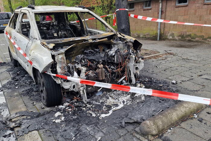 Auto verwoest door brand