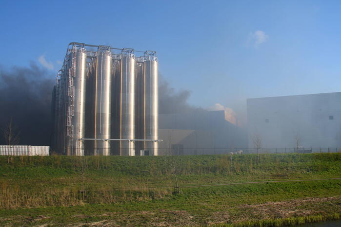 Zeer grote brand in cacao opslag