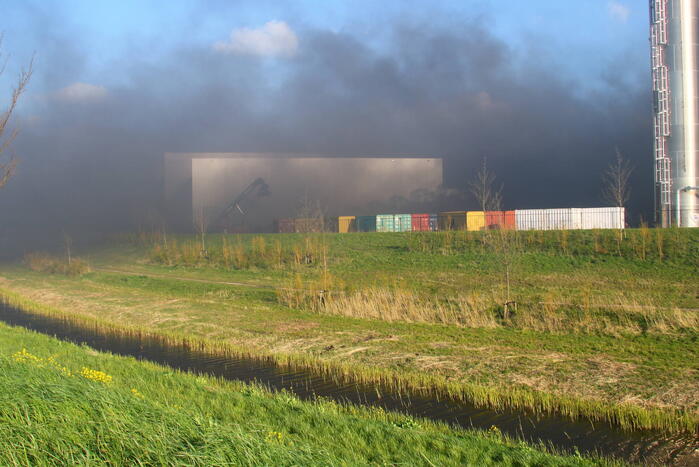 Zeer grote brand in cacao opslag