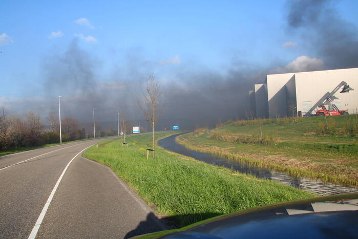 Zeer grote brand in cacao opslag