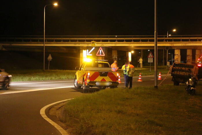 Gestrande aanhanger van tractor moeilijk te bergen
