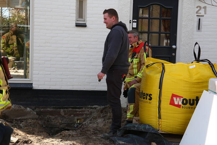 Gasleiding geraakt tijdens werkzaamheden in voortuin