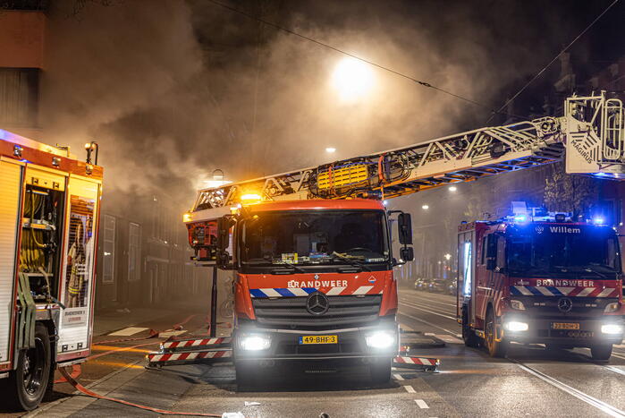 Gezin uit woning gered door brandweer