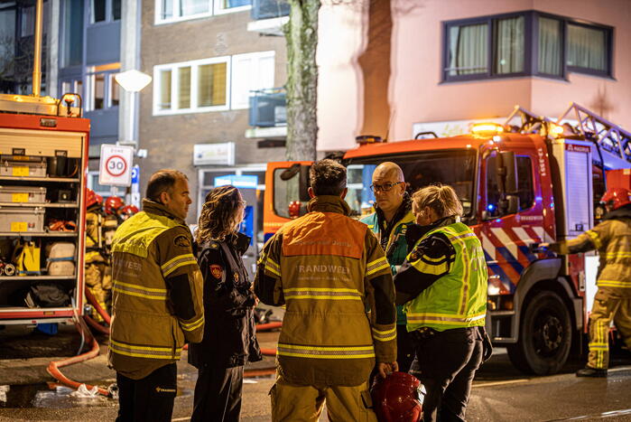 Gezin uit woning gered door brandweer