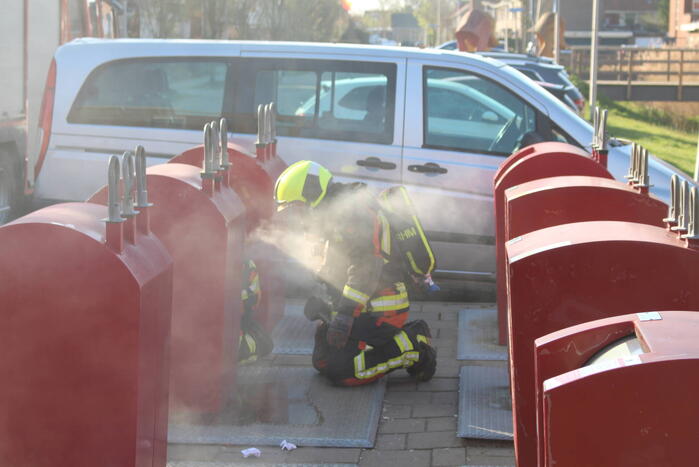 Brand in ondergrondse papiercontainer