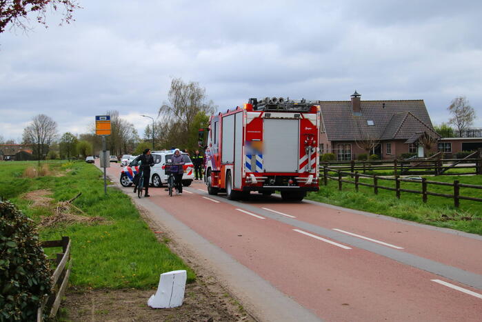 Automobilist belandt rechtop in sloot, link met eerdere steekpartij