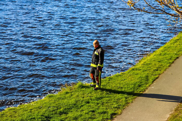Zoekactie in water na gevonden scootmobiel onder de brug