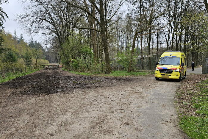 Brandweer ingezet voor gewonde mountainbiker in bosgebied