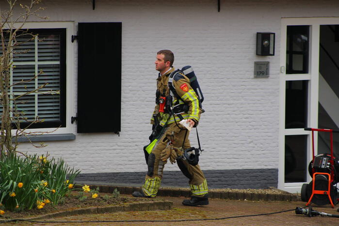 Brand in woning met rietendak