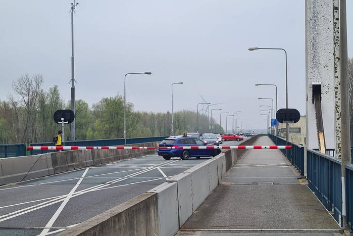Verkeershinder door storing in brug
