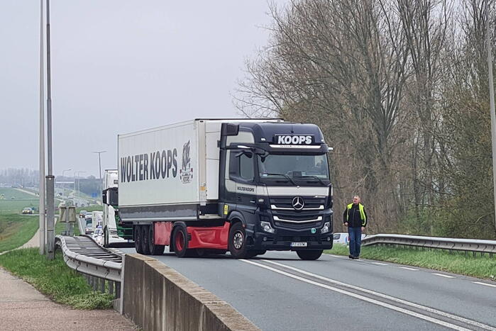 Verkeershinder door storing in brug