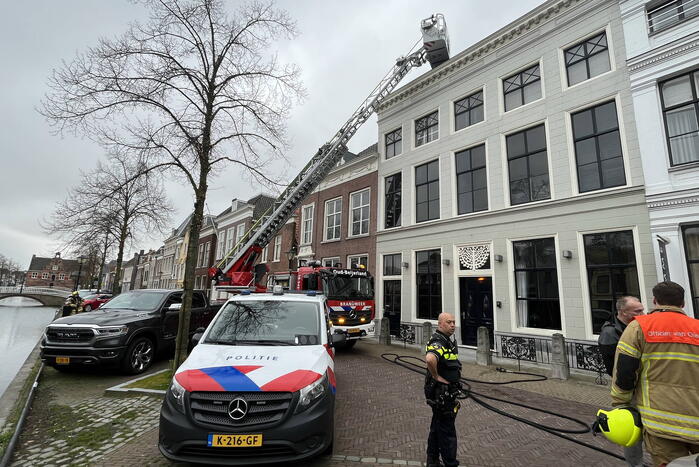 Brand in schoorsteen van woning
