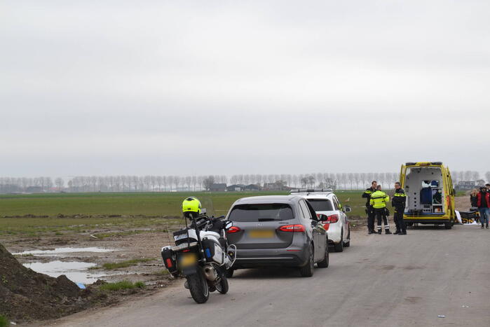 Bestuurder vlucht na ongeval tijdens crossen en laat slachtoffer zwaargewond achter