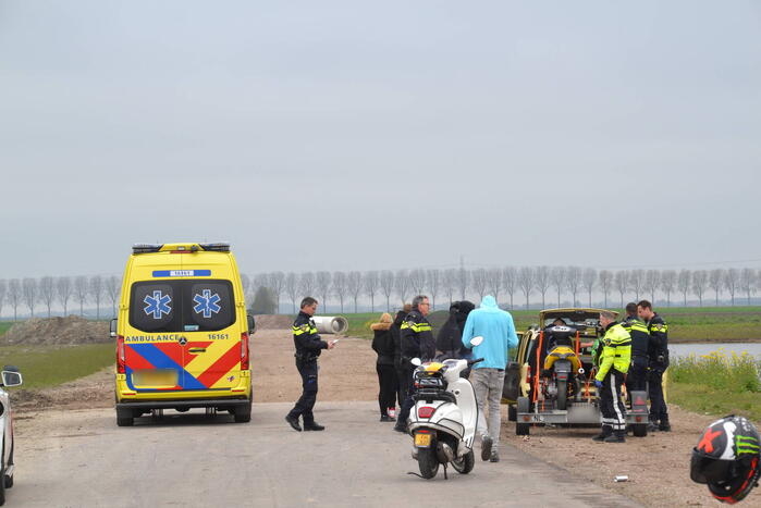 Bestuurder vlucht na ongeval tijdens crossen en laat slachtoffer zwaargewond achter