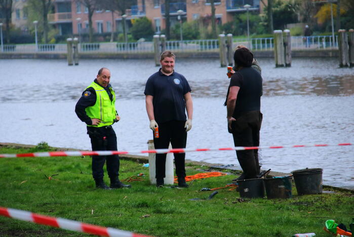 Handgranaat gevonden tijdens magneetvissen
