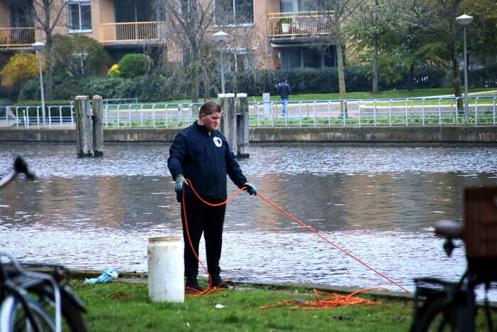 Handgranaat gevonden tijdens magneetvissen