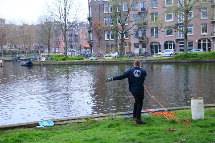 Handgranaat gevonden tijdens magneetvissen