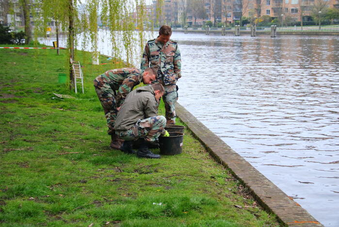 Handgranaat gevonden tijdens magneetvissen