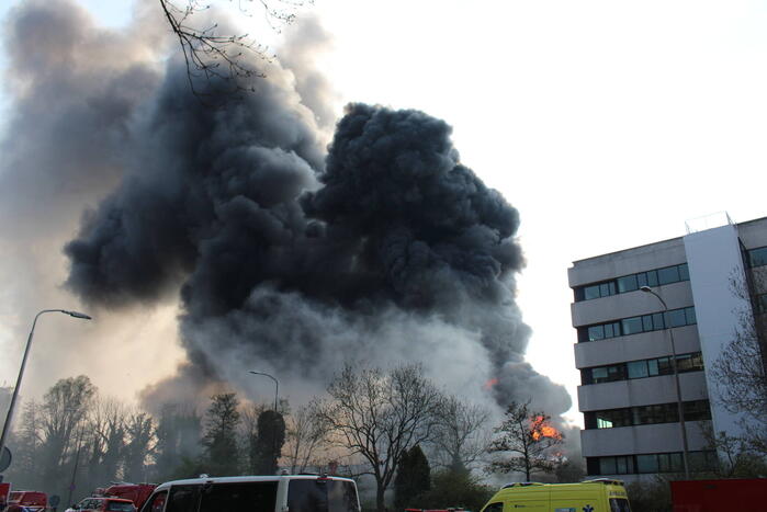 NL-Alert vanwege grote brand in leegstaand bedrijf