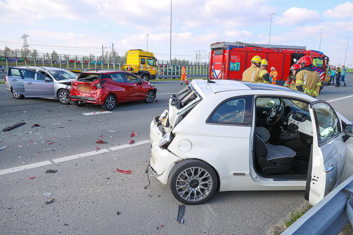 Flinke ravage op snelweg door ongeval