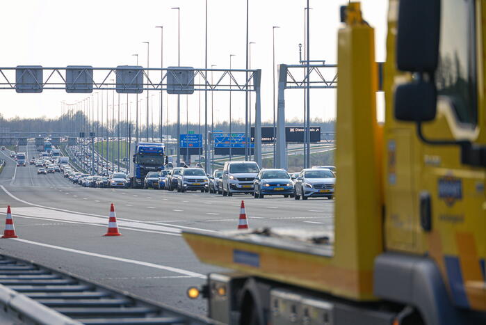 Flinke ravage op snelweg door ongeval