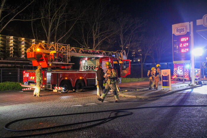 Scooter vliegt in brand tijdens tankbeurt