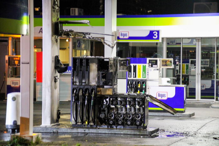 Scooter vliegt in brand tijdens tankbeurt
