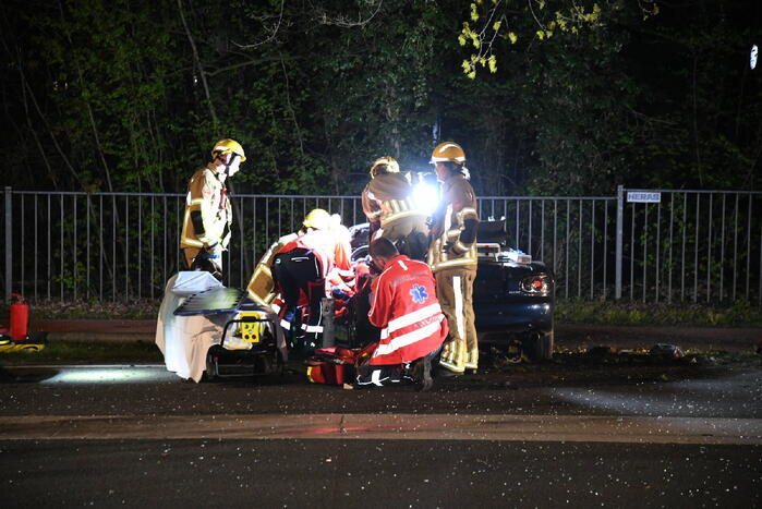 Gewonden en enorme schade bij botsing