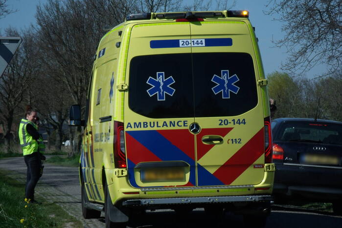 Schade na botsing tussen twee voertuigen