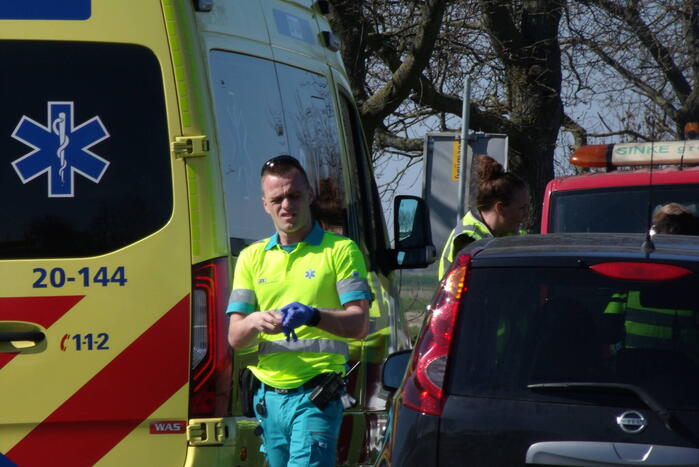 Schade na botsing tussen twee voertuigen