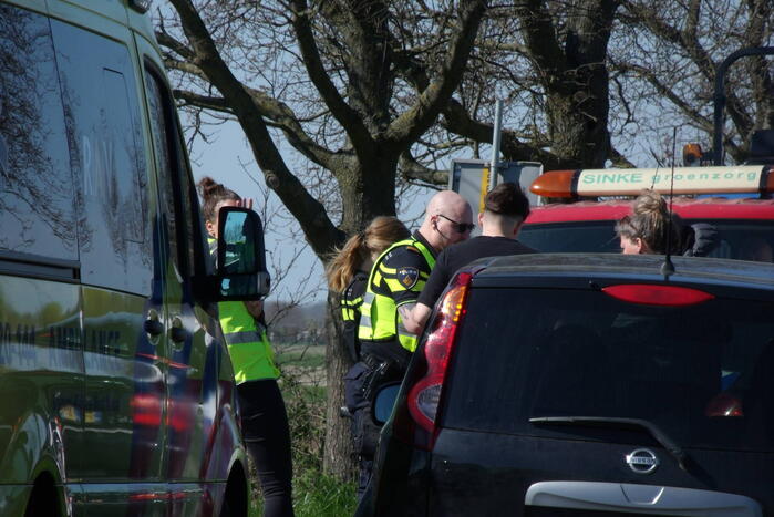 Schade na botsing tussen twee voertuigen