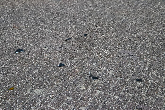 Scooterrijder ten val bij botsing met bestelbus