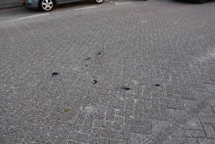 Scooterrijder ten val bij botsing met bestelbus